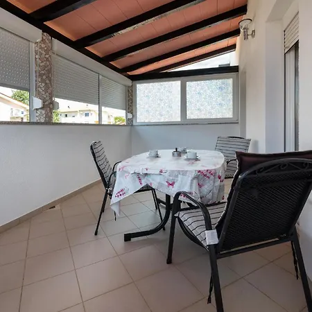 1 Bedroom Stunning In Lejlighed Fažana