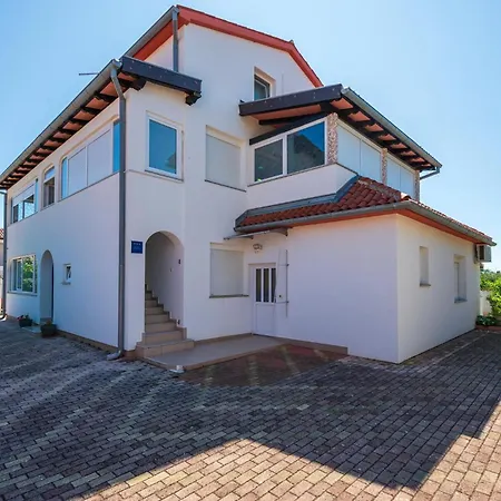 1 Bedroom Stunning In Lejlighed