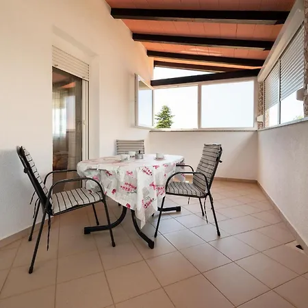 1 Bedroom Stunning In Lejlighed Fažana